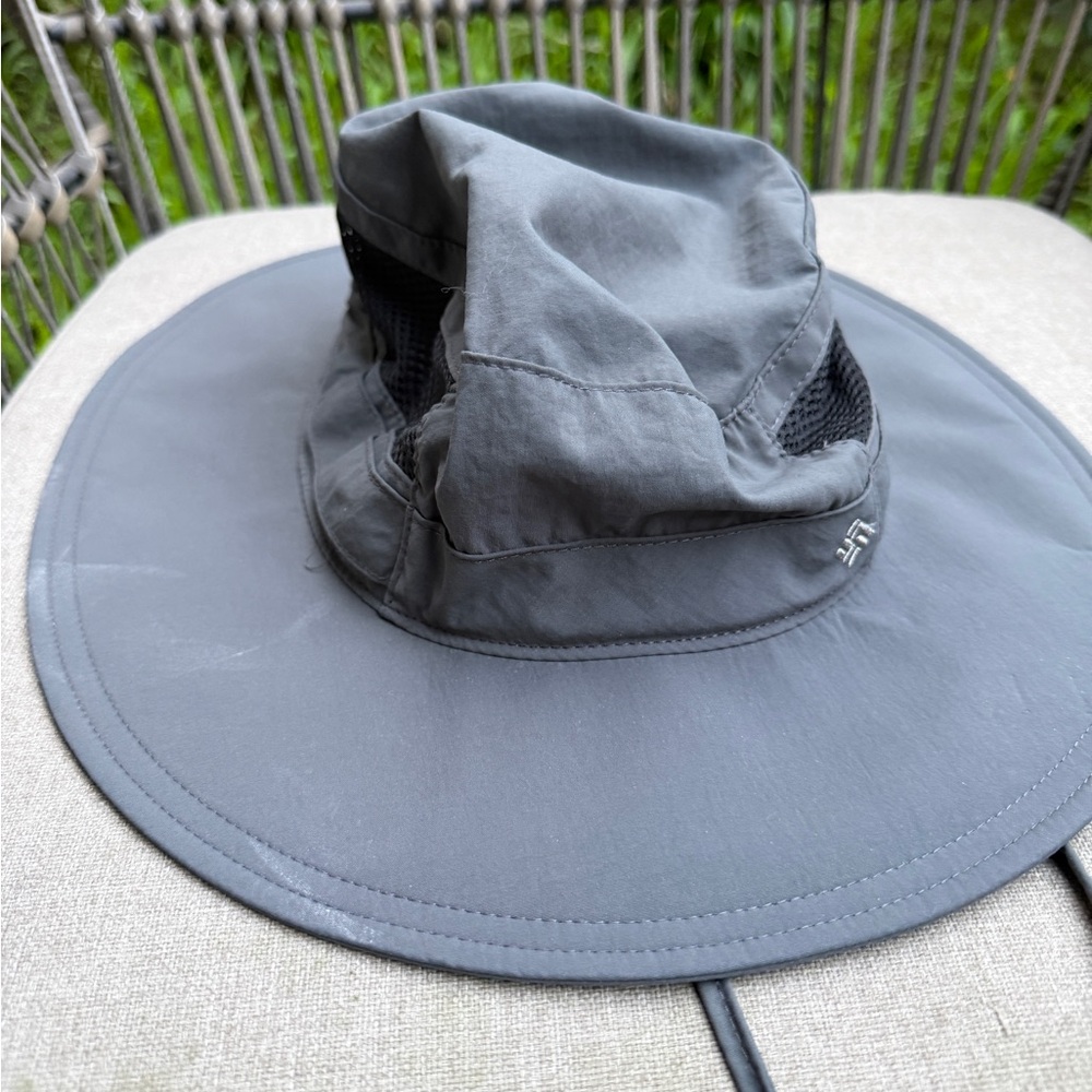 Columbia Gray Wide-Brim Sun Hat with Vent Mesh